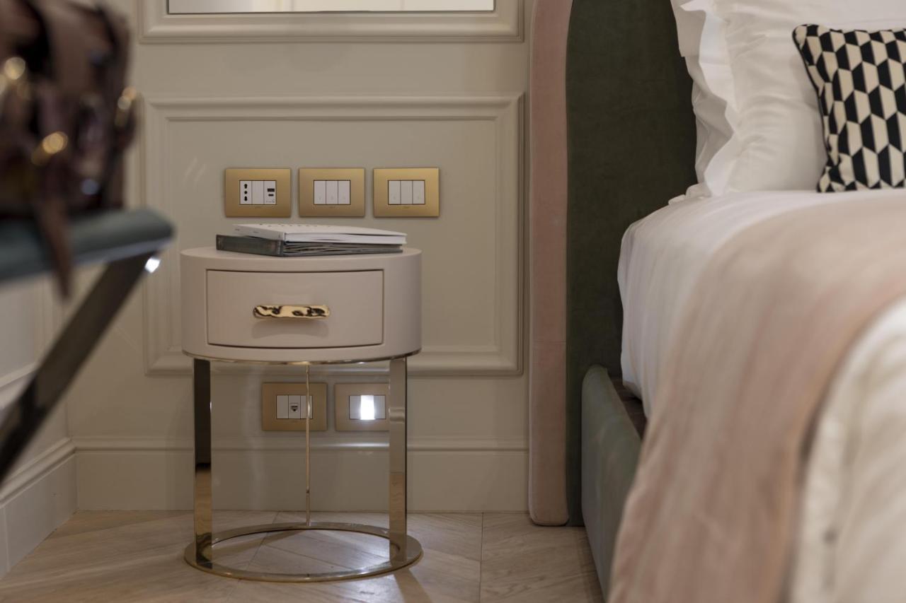 Hotel La Gemma Florenz Exterior foto A bedside table