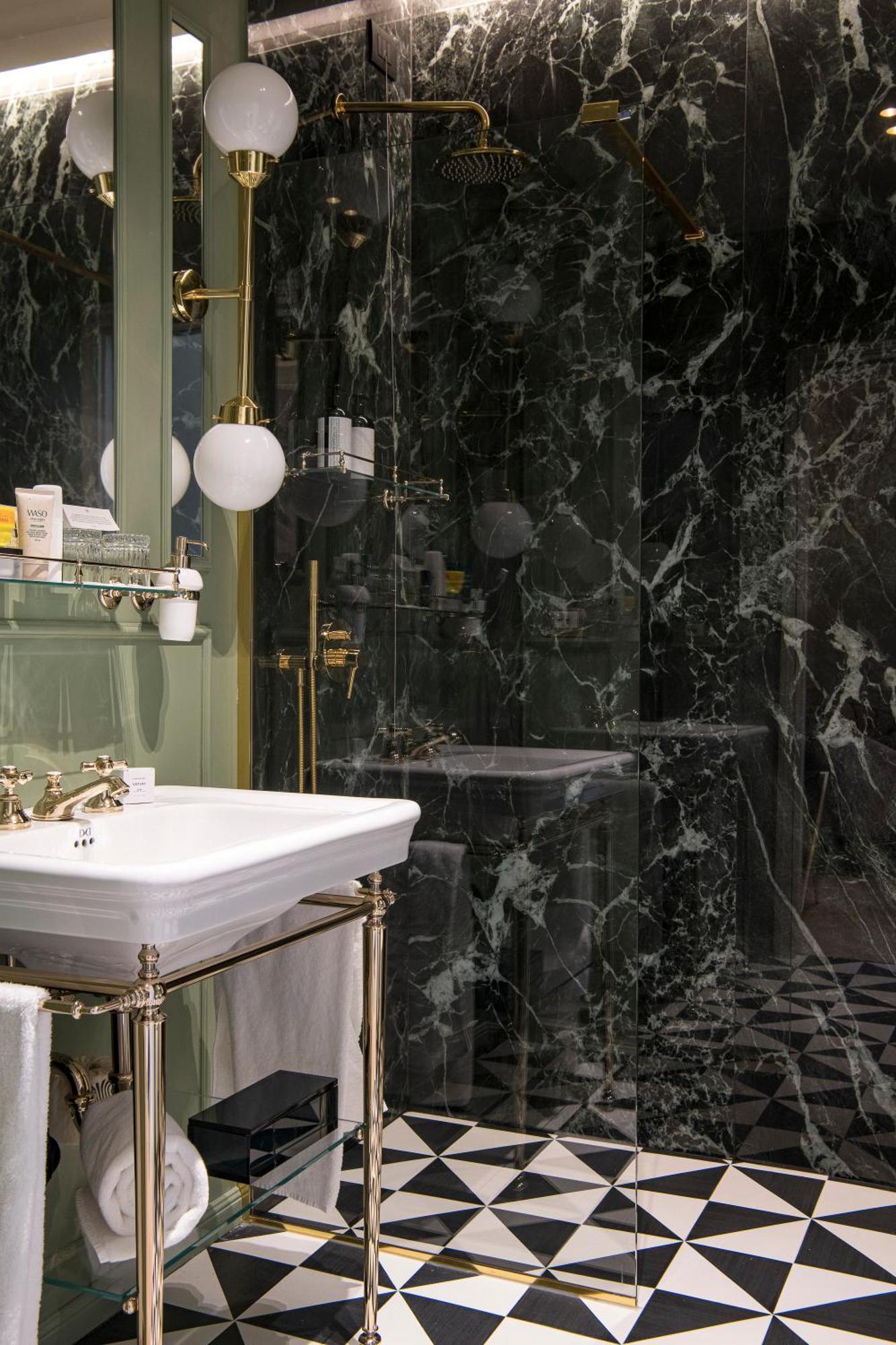 Hotel La Gemma Florenz Exterior foto Bathroom in the hotel